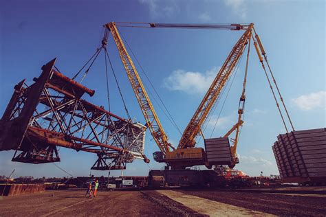 Behold The Strength Of The Liebherr Lr 13000 The Tallest Crawler Crane