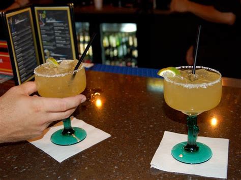 drinks you should never order at a bar according to bartenders