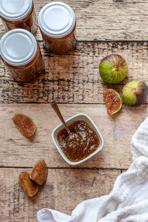 Oggi vi parliamo della crostata con marmellata di fichi, un dolce facile da preparare, dal gusto dolcissimo e vagamente autunnale. Marmellata di fichi - Peperoni e Patate