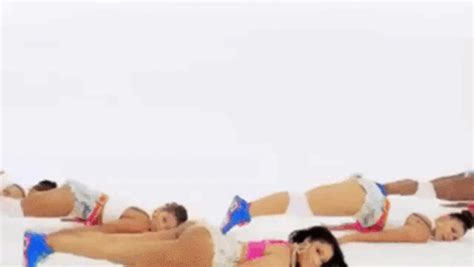 16 Times Nicki Minajs Anaconda Video Made Us Feel Overwhelmed By Her Booty E News