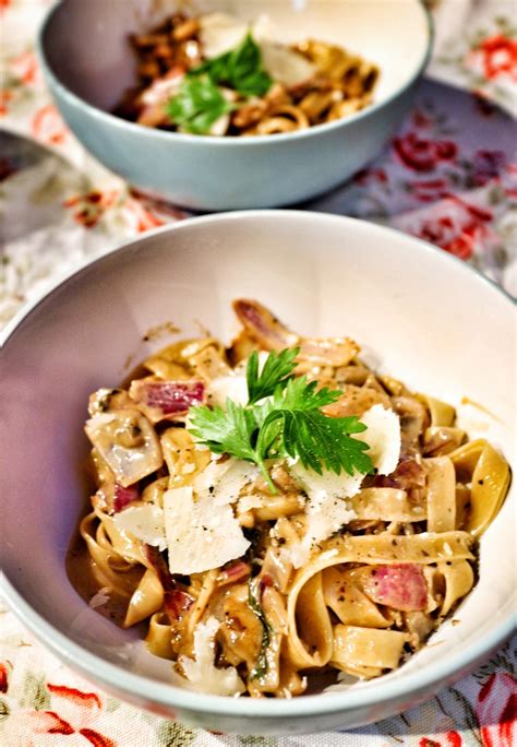 Conventional wisdom about mushrooms dictates that you keep them dry—brush them off instead of how to cook fresh porcini mushrooms: Mushroom, Red Onion & Parsley Tagliatelle · How To Cook A ...