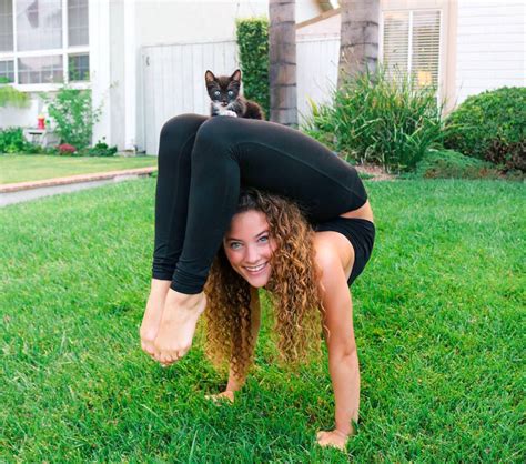 Sofie Dossi Sofie Dossi Gymnastics Poses Yoga Poses