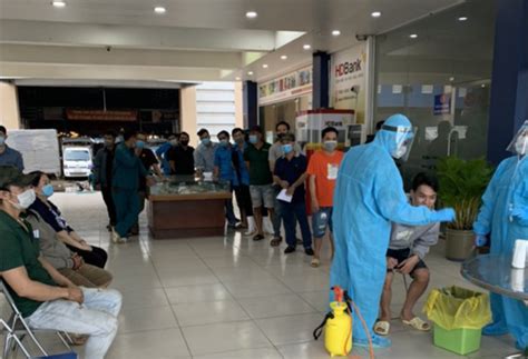Ubnd huyện chơn thành đã phong tỏa tạm thời ở 4 khu vực mà ca nhiễm virus. TP.HCM: Chợ Bình Điền có ca nghi nhiễm COVID-19 | NTD Việt Nam (Tân Đường Nhân)