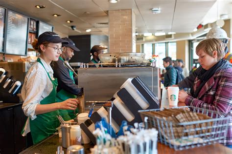 Starbucks Pushes Plan To Bring In 20 More Customers A Day Customer Day Bring It On Starbucks