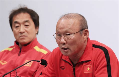 축구 인생의 로스타임에서 다시 한 번 역전을 꿈꾼다. 베트남 대표팀 이끌고 내한 박항서 감독 "스즈키컵 결승 가면 ...