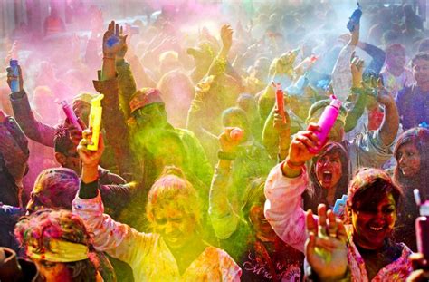 Tv celebs grand holi party 2018 full video hd. 'Holi is een religieus feest, mensen snappen dat niet' | Trouw