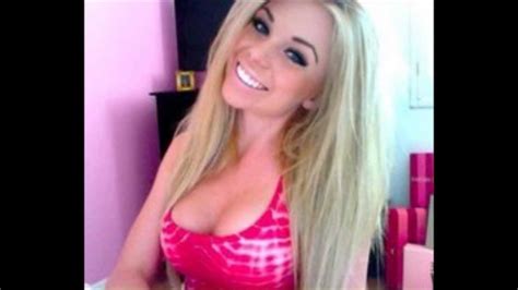 Blonde Webcamgirl Strips Youtube