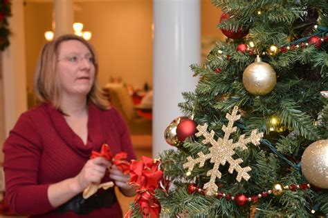 Reservists Deck The Halls At The Alaska Fisher House Joint Base