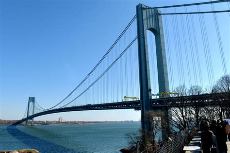 Woman plunges to death off NYC bridge