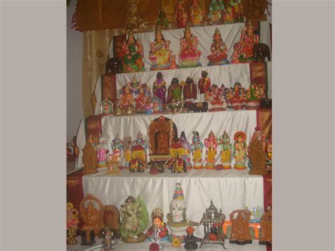 Easy way of painting and decoration of kulfi pots with low cost. Interesting Golu Theme Ideas For Navratri - Boldsky.com