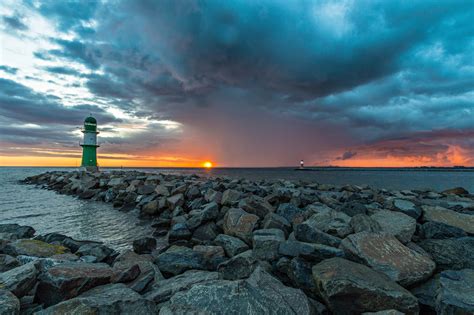 The baltic sea is an arm of the atlantic ocean, enclosed by denmark, estonia, finland, germany, latvia, lithuania, poland, russia, sweden an. Ostsee Sonnenaufgang Foto & Bild | sonnenaufgänge, himmel ...