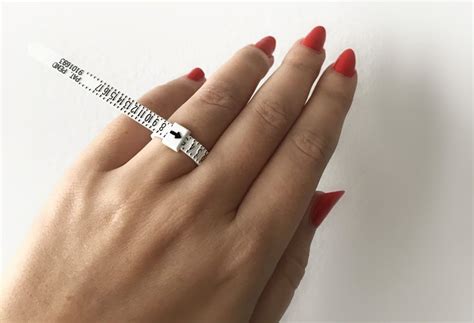 How To Measure Your Ring Size Right Free Ring Sizer Frank Darling