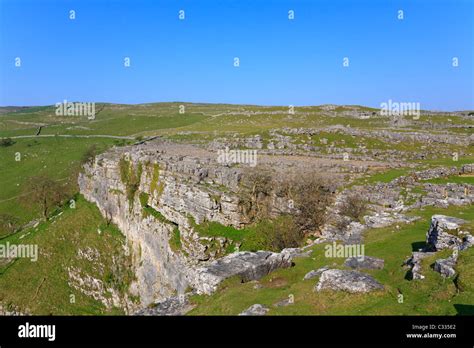 The Pennine Way Above Malham Cove Malham Malhamdale North Stock