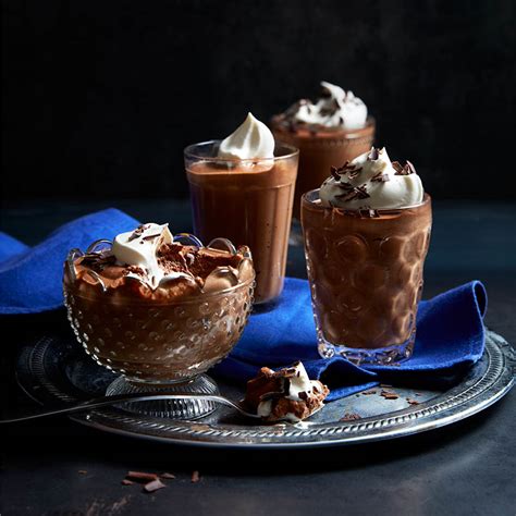 Ingredients needed to make chocolate mousse. Chocolate mousse with whipped cream - Chatelaine