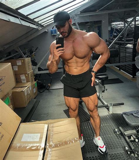 huge shirtless sexy muscular bodybuilder justin st paul biceps strong legs selfie
