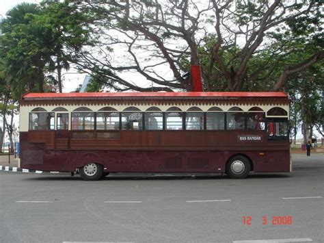 Kesatuan express sucks.d bus (ônibus). WaRnA WaRnI TeReNgGaNu: Bas Bandar Terengganu