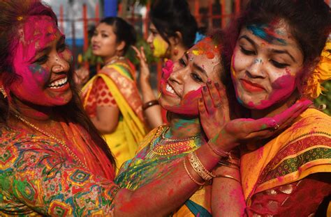 Every festive season in malaysia, my friends and i will always ask each other eh! Happy Holi 2019: What is the Indian Festival of Colours ...