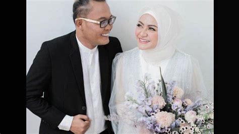 Pernikahan tersebut berlangsung setelah hubungan mereka berjalan beberapa waktu. Sah Jadi Suami Istri, Sule & Nathalie Holscher Bahagia ...