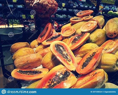 Ripe Papayas Fruits For Sell In Supermarket In Mexico Stock Photo