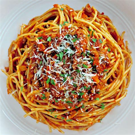 How To Make Spaghetti Bolognese - Recipes - GlobeFarers | Travel Tips ...