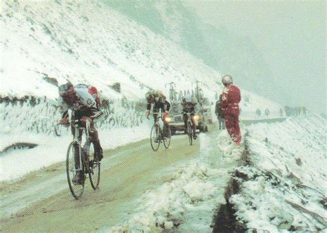 Mappa del percorso del giro d'italia 1988, da urbino a vittorio veneto (percorsi tappa in rosso, e collegamenti città ospitanti in verde). Passo di Gavia, 1988