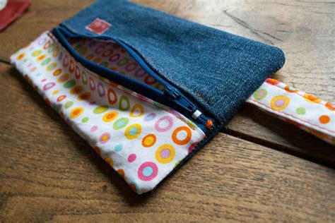 Voir plus d'idées sur le thème couture, techniques couture il existe généralement deux façons de faire: 10 idées de trousse pour l'école à coudre - Petit Citron ...