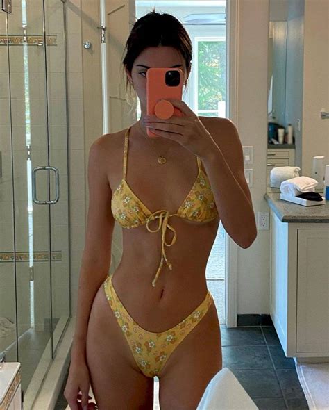 Kendall Jenner Fanfarronea Su Figura En Un Bikini Amarillo Con Print Floral Publimetro México