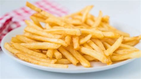 ¿a quién no le tienta un buen plato con papas fritas como guarnición? Cómo hacer papas fritas ricas: no es tan fácil como parece ...