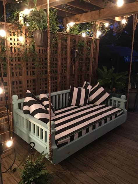 40 Dreamy Porch Swing Bed Ideas To Get Comfort In Relaxing Page 38