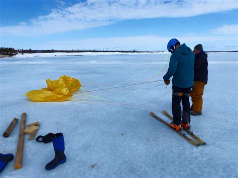 Canadanunavut Kite Skiing On Frozen Ennadai Lake