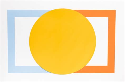 Vista Superior Círculo Amarillo Con Formas Geométricas Coloridas Foto