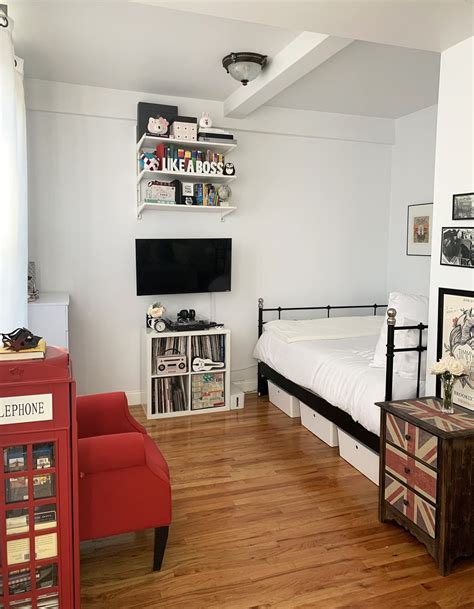 Keeping Clutter At Bay Helps This 250 Square Foot Nyc Studio Apartment