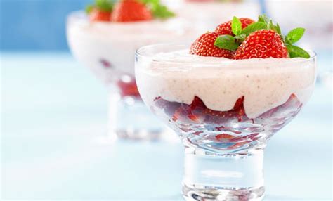 #dolci al cucchiaio #dolci con more #dolci estivi #dolci monoporzione #more #panna cotta #panna cotta alle more #ricette la zuppa inglese monoporzione. 4 ricette facili di dolci estivi al cucchiaio - LEITV