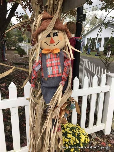 How To Build A Scarecrow Easy Instructions Scarecrow Decorations