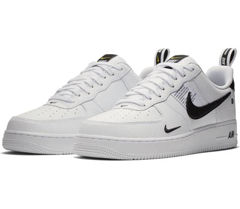 Air force one is the official air traffic control call sign of a united states air force aircraft carrying the president of the united states. Nike Sportswear Air Force 1 '07 LV8 Utility Herren Sneaker ...