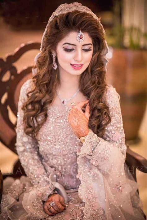 Best beauty salons & bridal makeup parlors in pakistan. Pakistani Engagement Makeup For Brides In 2020 | Pakistani ...