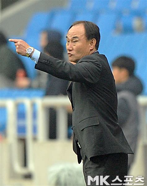 김학범 감독이 이끄는 #도쿄올림픽 축구대표팀이 뉴질랜드전 패배로 위기에 몰렸다! 김학범 성남 감독, 시메오네 생일에 ATM를 말하다 - MK스포츠