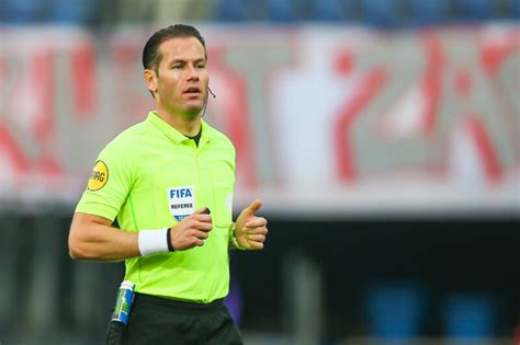 Danny desmond makkelie (born 28 january 1983) is a dutch football referee. Danny Makkelie fluit klassieker