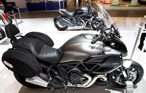 € 19,690 (at 17/04/2013) availability: 2013 Ducati Diavel Strada - Moto.ZombDrive.COM
