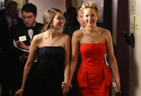 Jennifer Lawrences Best Friend Writes About Her Oscar Experience Lainey Gossip Entertainment Update