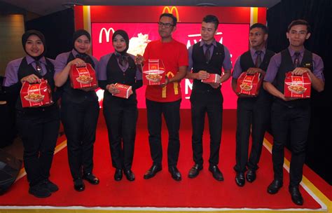 Cara buat bubur nasi simple. McDonald's Celebrates Malaysians' Love for Ayam Goreng McD ...