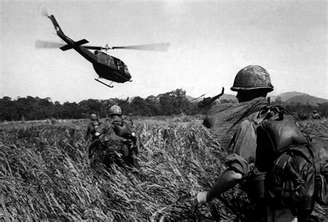 Vietnam War 1965 Vietnam Soldados Americanos Del BatallÃ³ Flickr