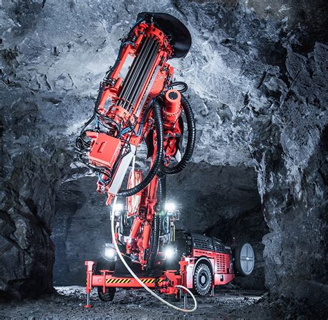 Intelligent Sandvik Ds422i Cable Bolter Improves Productivity Safety