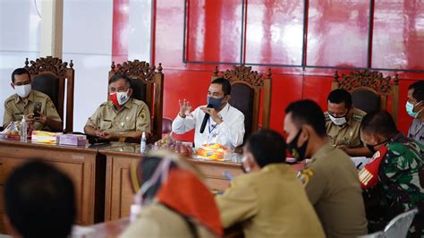Oct 14, 2019 · meski teriknya cuaca juwana dan sengatan pedas mangut akan membuat peluh bercucuran, tapi semua itu setimpal dengan rasa puas di lidah. BUPATI PATI : TIDAK TAAT PERATURAN, PENYEBAB BERTAMBAHNYA ...