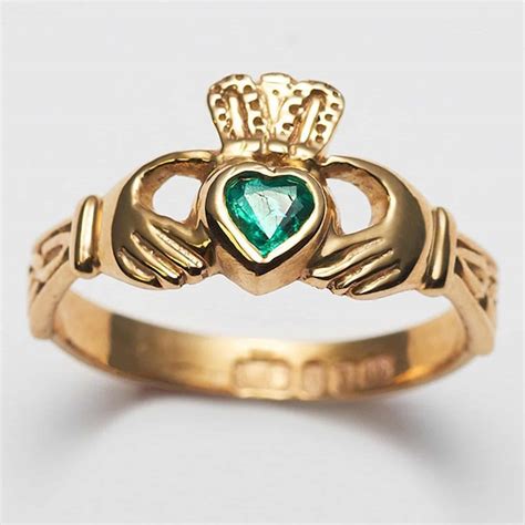 Ladies Emerald Claddagh Ring Irish Claddagh Ring