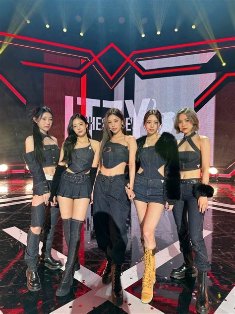 Itzy On Twitter Itzy Stage Outfits Kpop Outfits