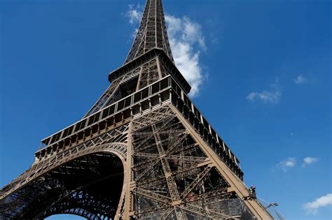 La Torre Eiffel En Peligro El óxido La Corroe Y Las Obras De Reparación Son Solo “maquillaje