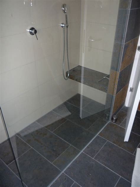Bei fliesen auf estrich muss ein sogenannter gefälleestrich hergestellt werden. Dusche Fürstenfeldbruck | Renovierung Catalin