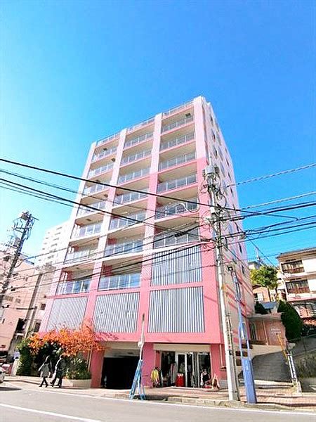 御殿場市（ごてんばし）は、静岡県東部に位置する人口約8.6万人の市。 気候は冷涼多雨で年平均気温は12.9°c、年平均降水量は2,819mmとなっており湿度が高く 霧 が発生することも多い。 冬は静岡県内の都市としては寒さが非常に厳しく 雪 が降ることが多い一方. 静岡県熱海市咲見町のマンション一覧｜住まいインデックス