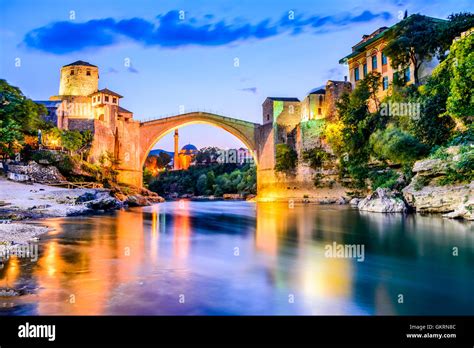 Mostar Bosnien Und Herzegowina Die Alte Brücke Stari Most Mit